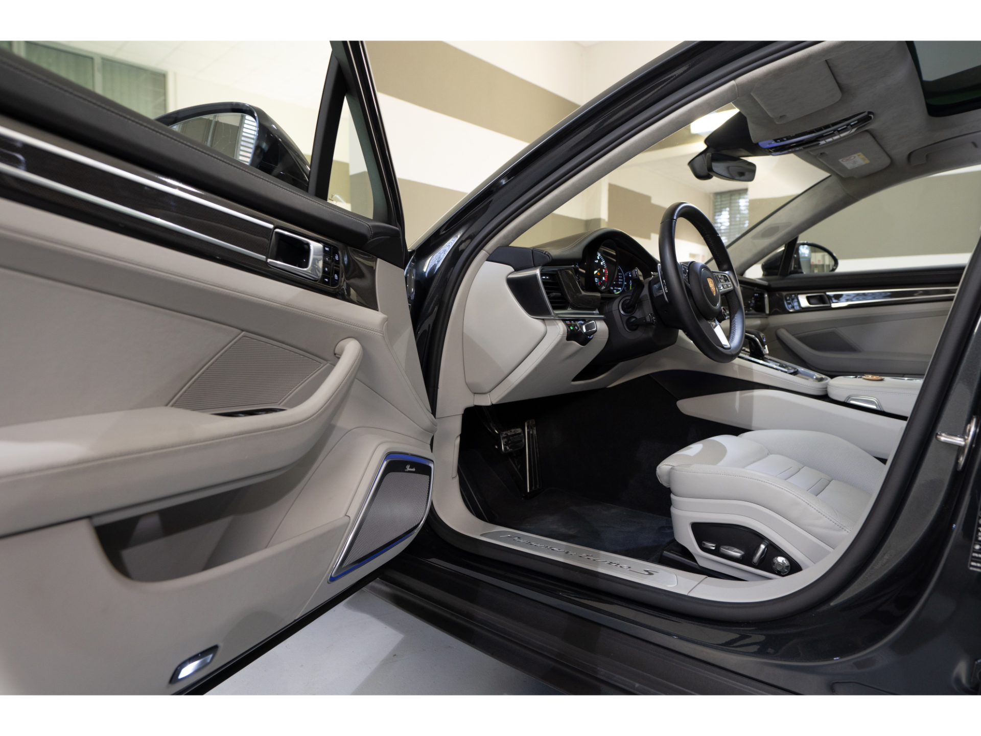 PORSCHE PANAMERA TURBO S E-Hybrid — miniatura 18