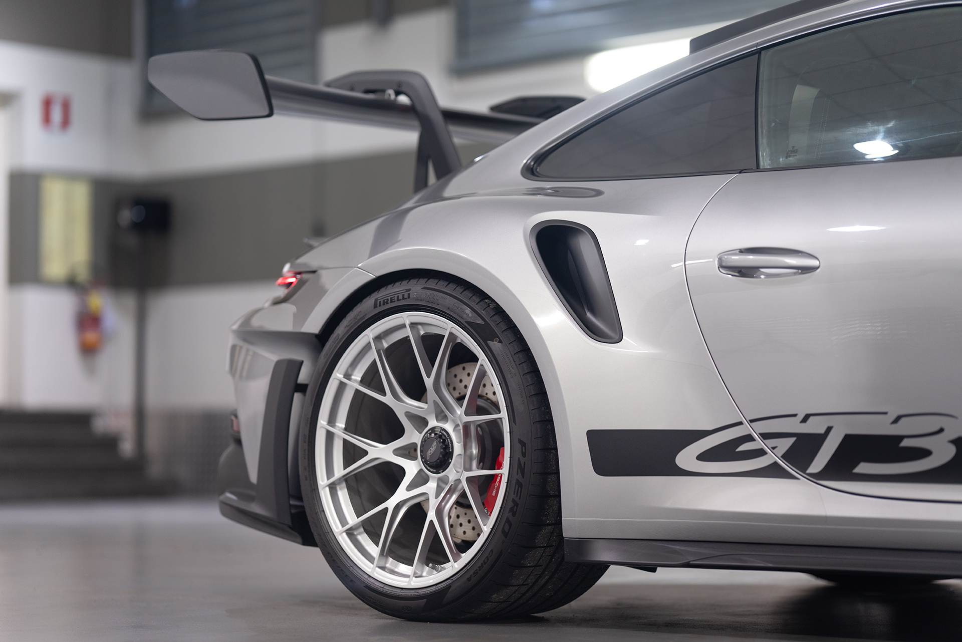 PORSCHE 911 992 GT3RS — miniatura 10